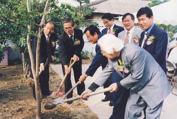 1999.6.26 대산미술관개관기념식수
