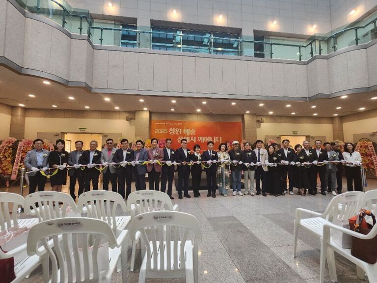 창원예술 잠에서 깨어나다 특별전 오픈식